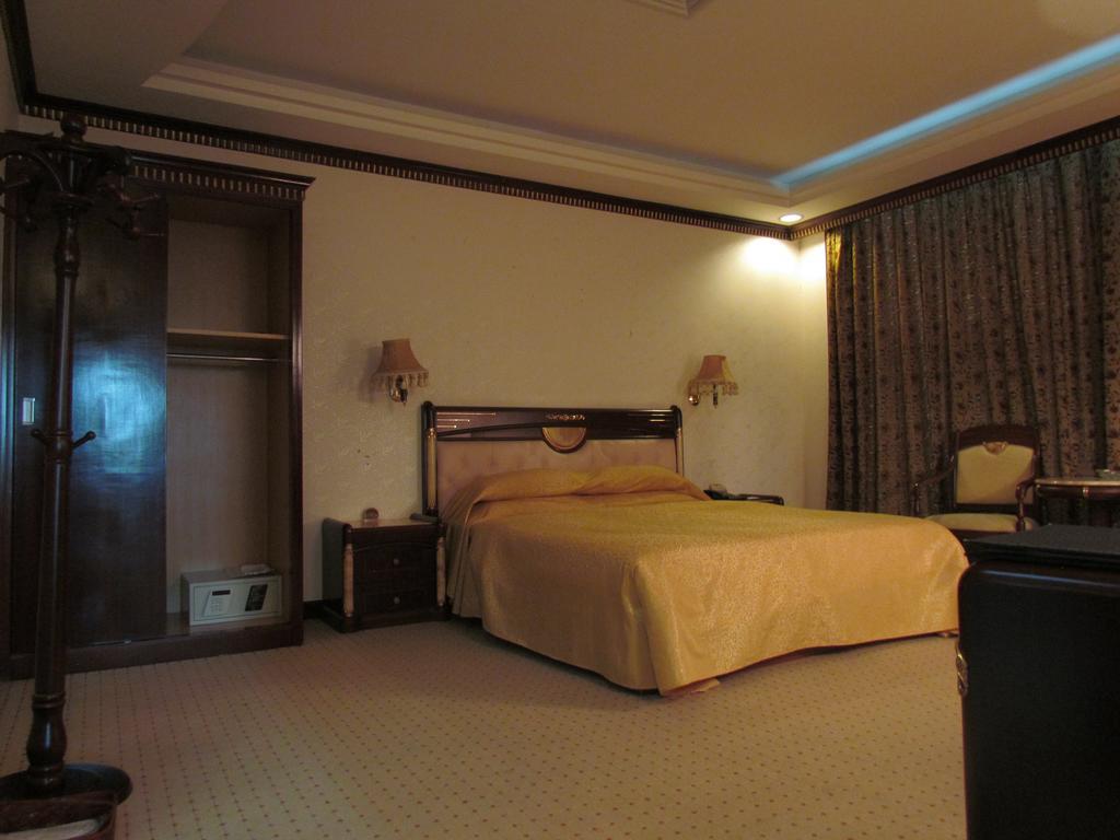 W.Y. Lera Hotel Гуанчжоу Екстер'єр фото
